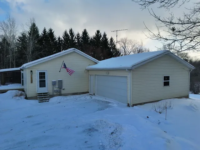 $349,900 | 7976 10 Mile Road Northeast, Rockford, MI 49341