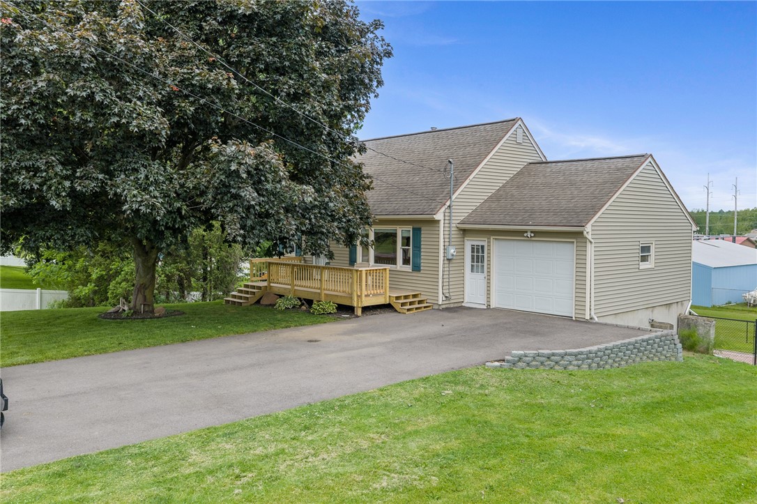 301 Ridge Road Ontario, NY 14519 - Photo 3 of 50