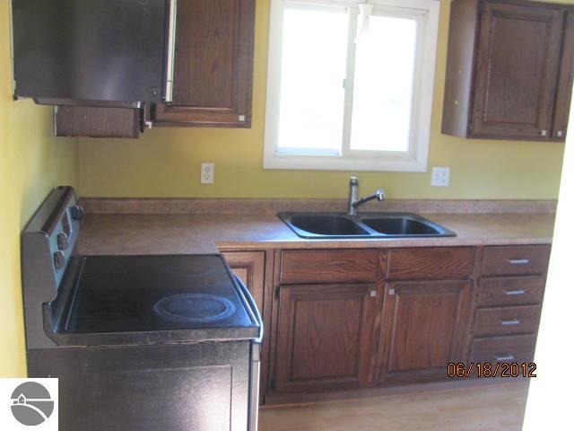 12140 Aylsworth Road Beulah, MI 49617 - Photo 12 of 25 1738061-11.JPG