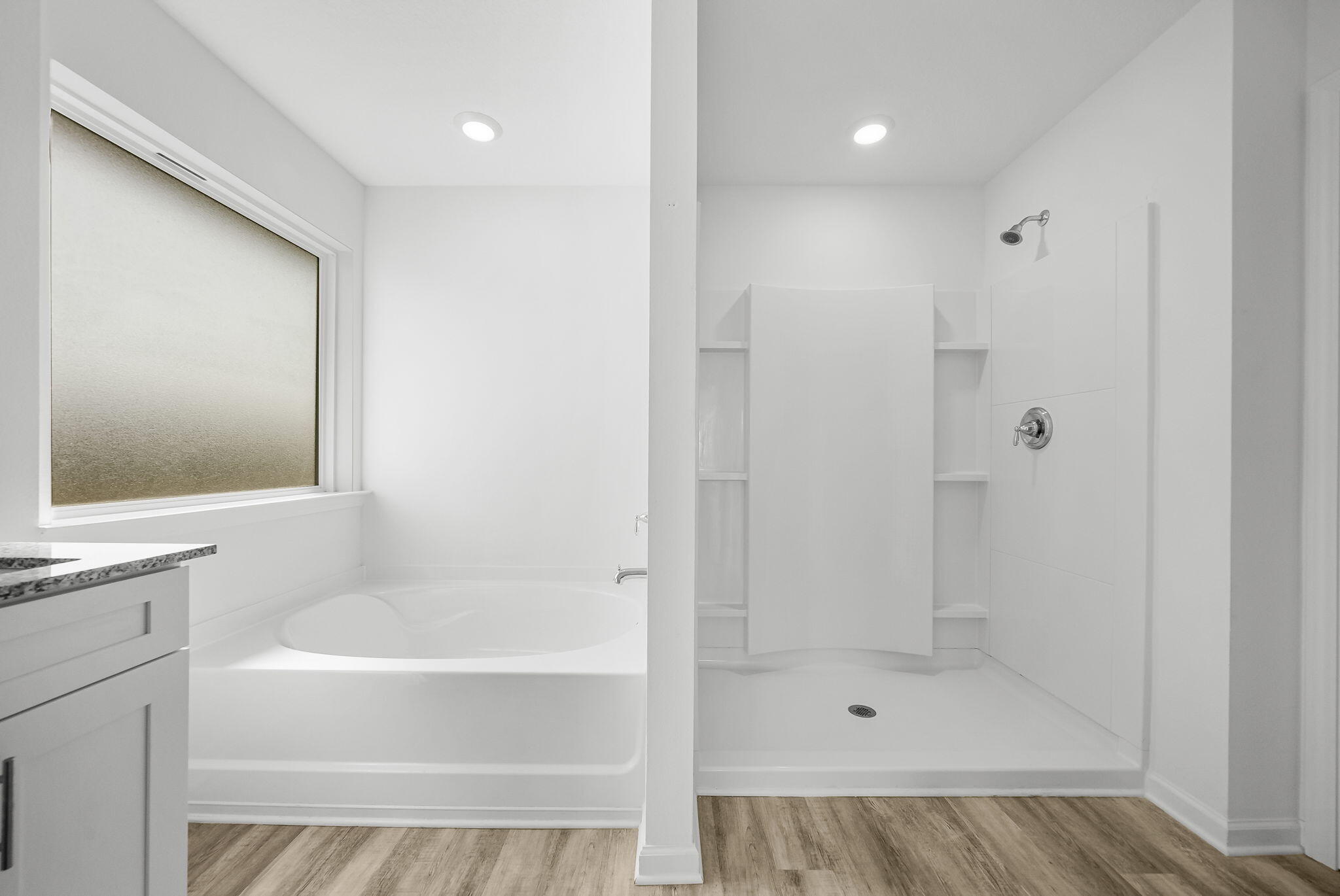 39 Riverwalk Crossing Freeport, FL 32439 - Photo 20 of 32 a bathroom with a bathtub