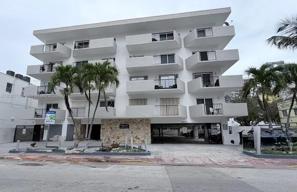 $2,200 | 6965 Harding Avenue, Unit 401, Miami Beach, FL 33141