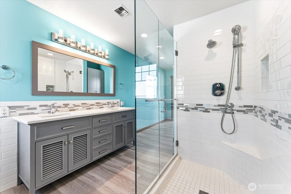 1190 Summit Boulevard Manson, WA 98831 - Photo 19 of 40 a bathroom with a double vanity sink mirror and bathtub