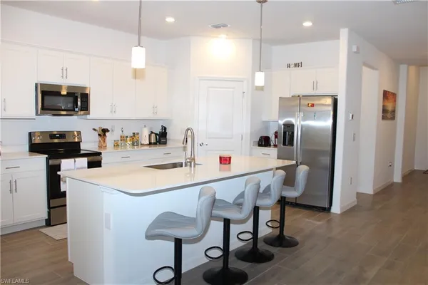 $3,350 | 2261 Avocado Lane, Naples, FL 34120