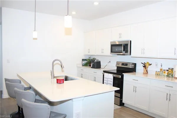 $3,350 | 2261 Avocado Lane, Naples, FL 34120