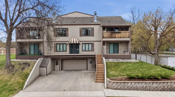 $254,900 | 326 10th Avenue South, Unit 2, Fargo, ND 58103