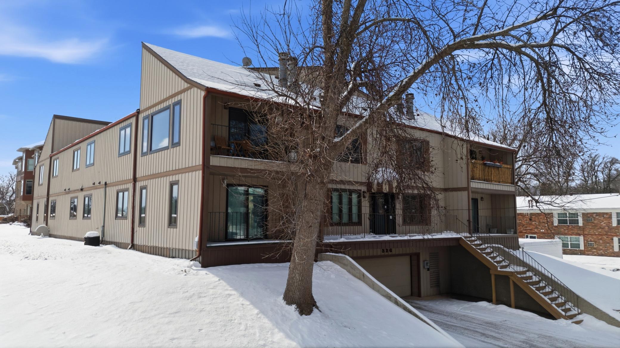 326 10th Avenue South, Unit 2 Fargo, ND 58103 - Photo 2 of 36