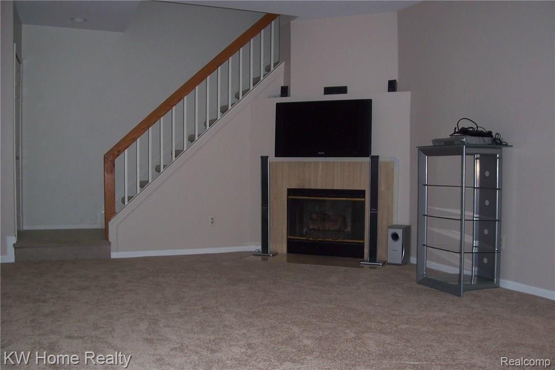 7196 Green Farm Road, Unit 156 West Bloomfield, MI 48322 - Photo 6 of 12 000_0574.JPG