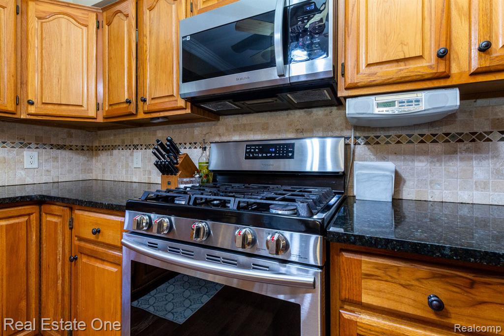 2236 Oklahoma Avenue Rochester Hills, MI 48309 - Photo 20 of 57