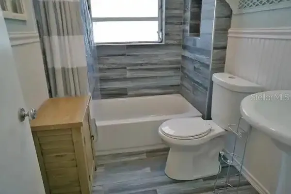 a bathroom with a toilet and a bathtub