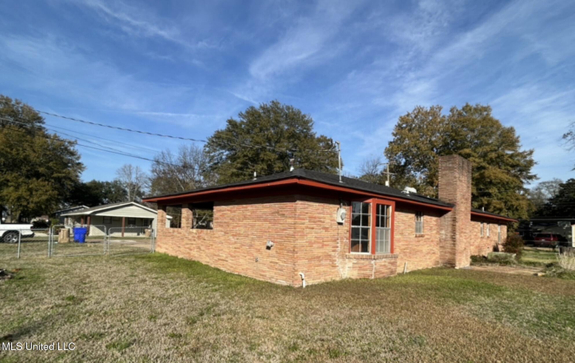203 Union Street Itta Bena, MS 38941 - Photo 3 of 14 IMG_2337