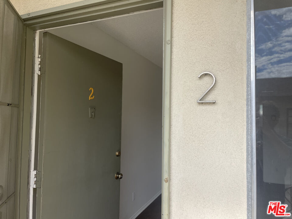 1150 North Commonwealth Avenue, Unit 2 Los Angeles, CA 90029 - Photo 2 of 8 a bathroom with a shower