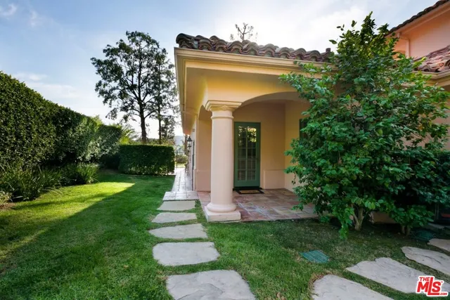 a view of a pathway with a yard