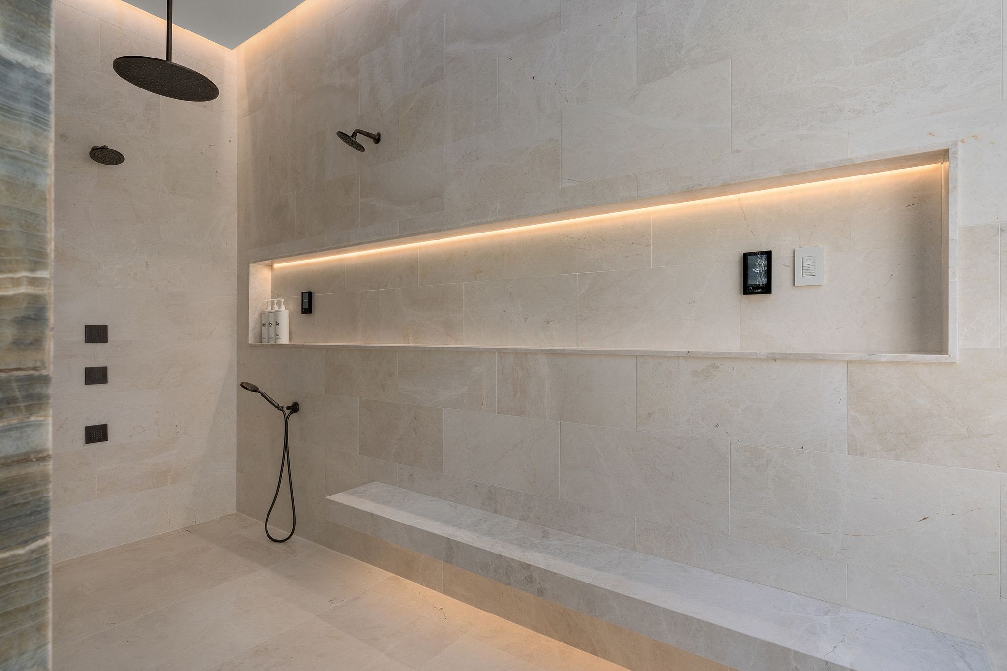 8520 Saundersville Road Mount Juliet, TN 37122 - Photo 50 of 70 a bathroom with a shower and a bath tub