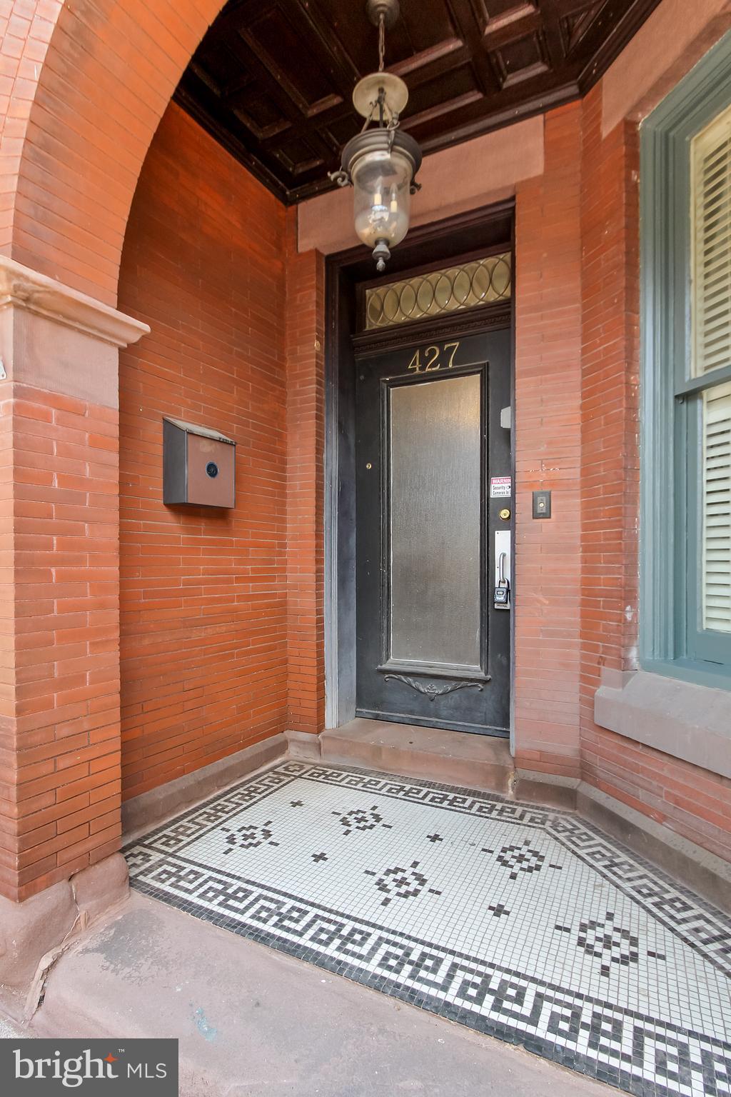 427 South George Street York, PA 17401 - Photo 4 of 36