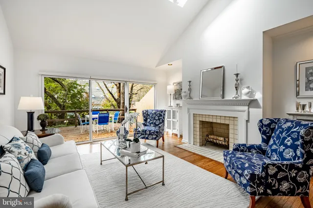 $799,900 | 6 Wingstone Lane, Devon, PA 19333