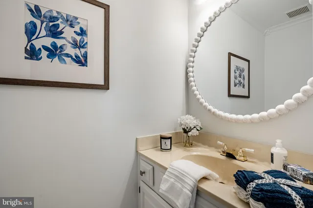 $799,900 | 6 Wingstone Lane, Devon, PA 19333