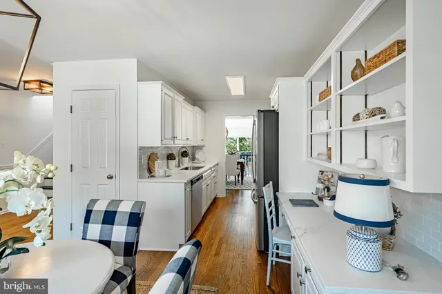 $799,900 | 6 Wingstone Lane, Devon, PA 19333