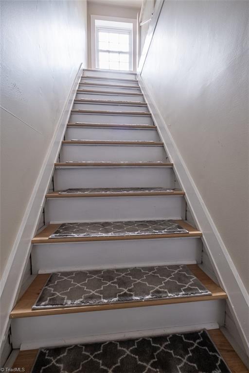 113 Gwyn Avenue Elkin, NC 28621 - Photo 28 of 39 Staircase to the third level.