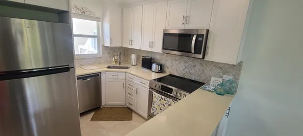 $2,900 | 605 Sombrero Beach Road, Unit 203, Marathon, FL 33050