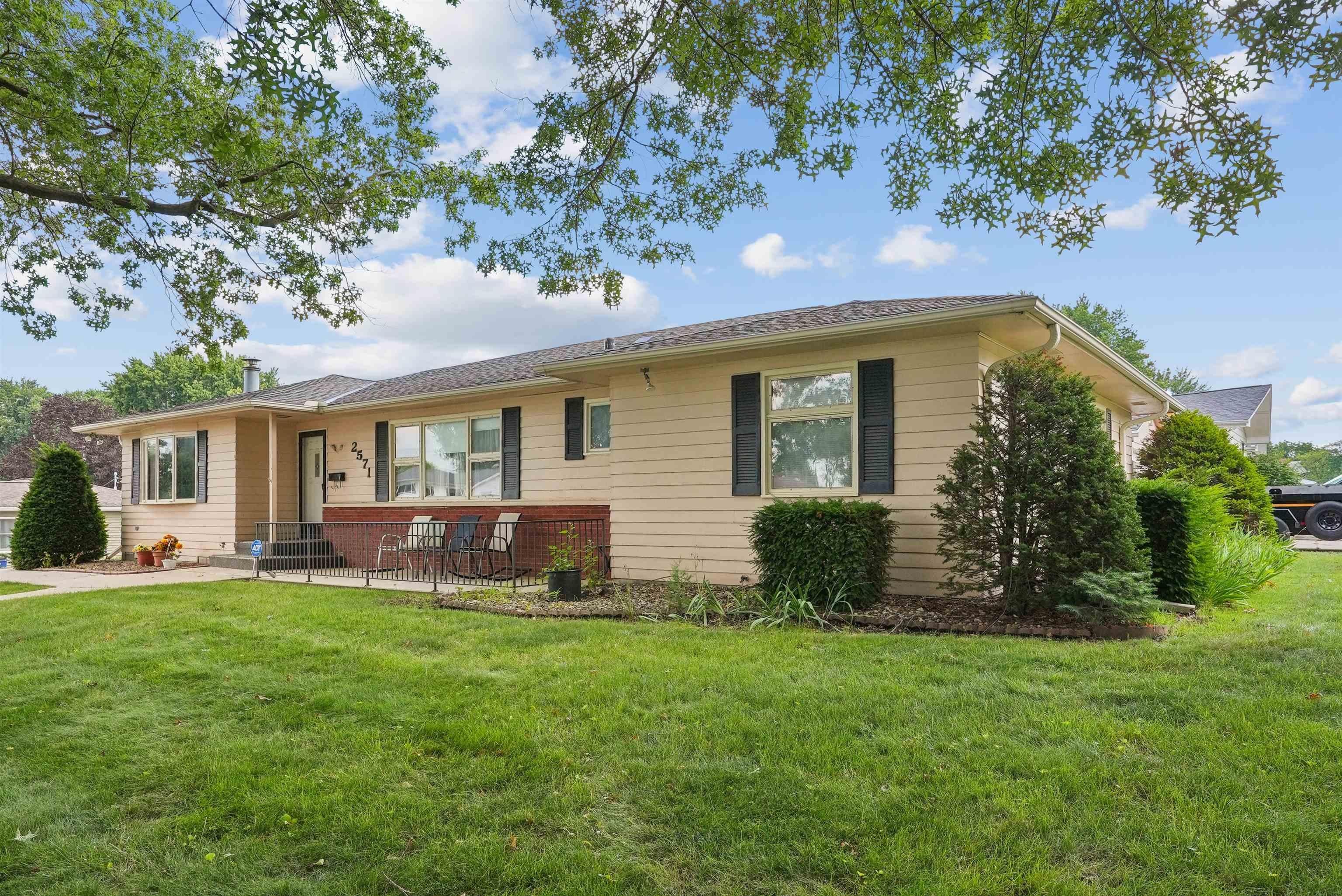 2571 Kate Street Waterloo, IA 50701 - Photo 2 of 31 Gallery Image 2