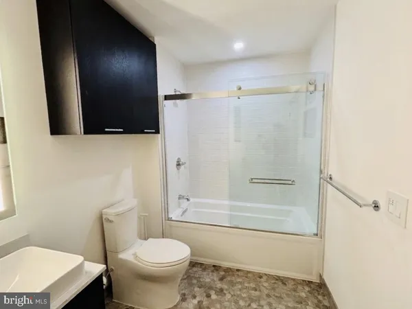 $5,900 | 70 N Street Southeast, Unit N301, Washington, DC 20003