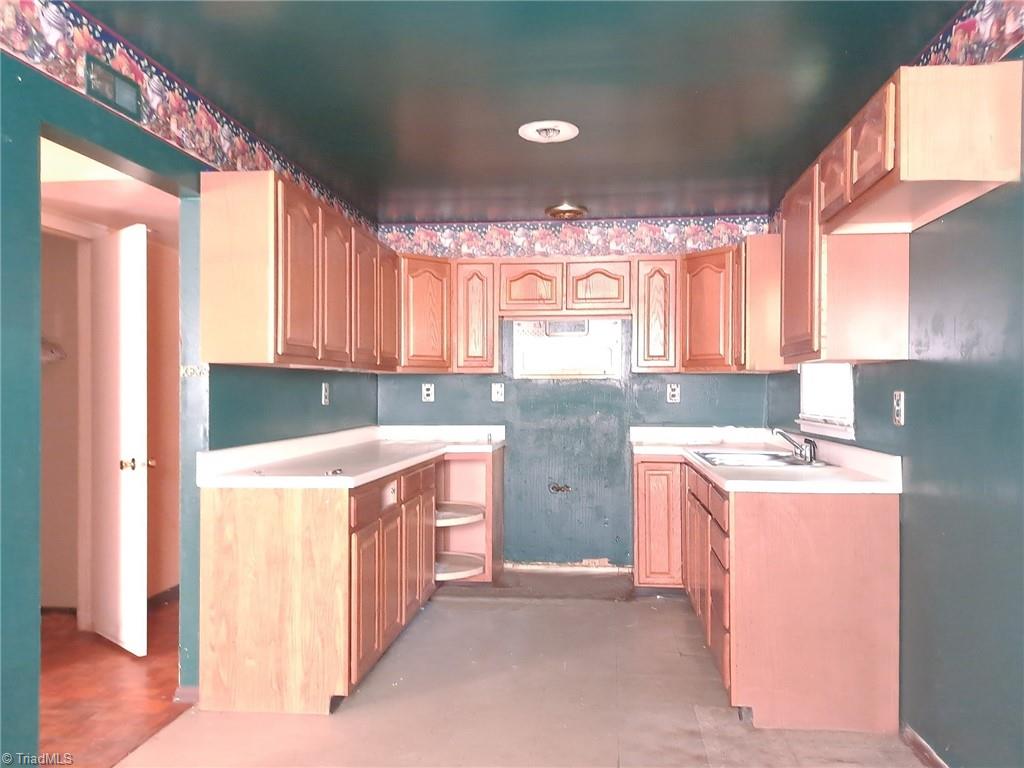 2505 Triangle Lake Road High Point, NC 27260 - Photo 11 of 17 Kitchen