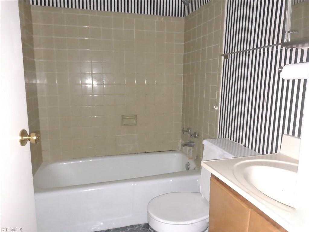 2505 Triangle Lake Road High Point, NC 27260 - Photo 10 of 17 Bath 2