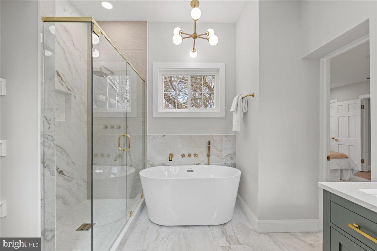 1705 Corwin Drive Silver Spring, MD 20910 - Photo 19 of 38 a bathroom with a bathtub a sink and a mirror