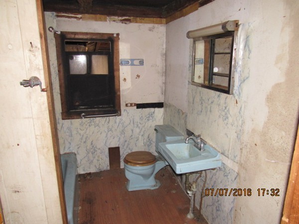 1288 Bulgarmarsh Road Tiverton, RI 02878 - Photo 8 of 12