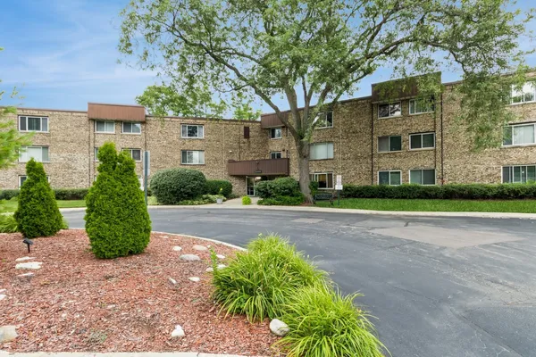$215,000 | 2600 Brookwood Way Drive, Unit 316A, Rolling Meadows, IL 60008