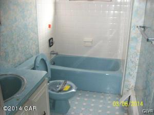683 North Locust Street Hazleton, PA 18201 - Photo 10 of 12 clean bath -2