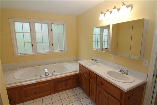 2 Knights Road Shrewsbury, MA 01545 - Photo 19 of 23 Gallery Image 19