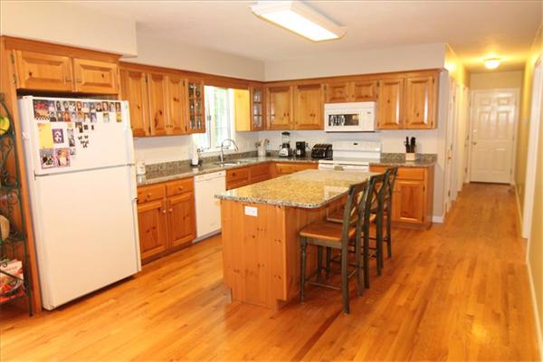2 Knights Road Shrewsbury, MA 01545 - Photo 6 of 23 Gallery Image 6