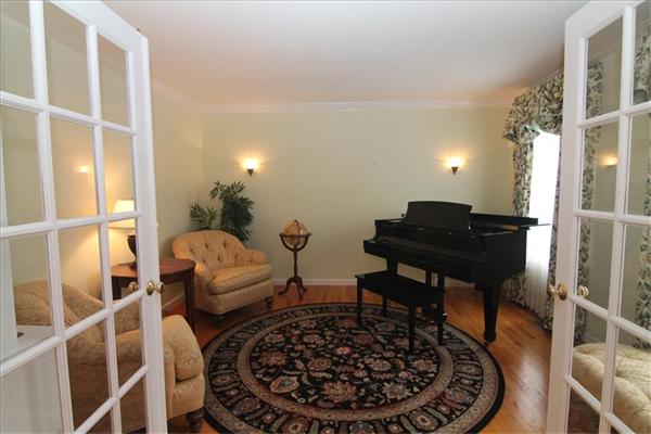 2 Knights Road Shrewsbury, MA 01545 - Photo 9 of 23 Gallery Image 9