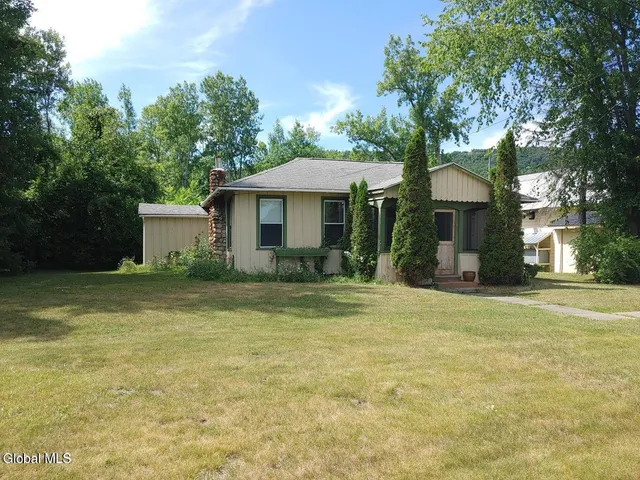 $1,100 | 2001 State Highway 9N, Unit 1, Ticonderoga, NY 12883