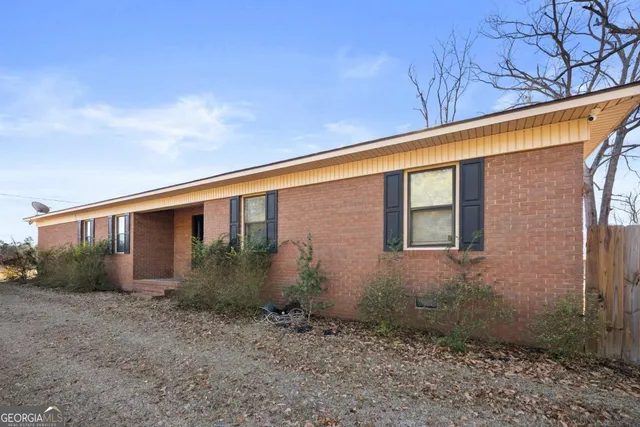 a front view of house with yard