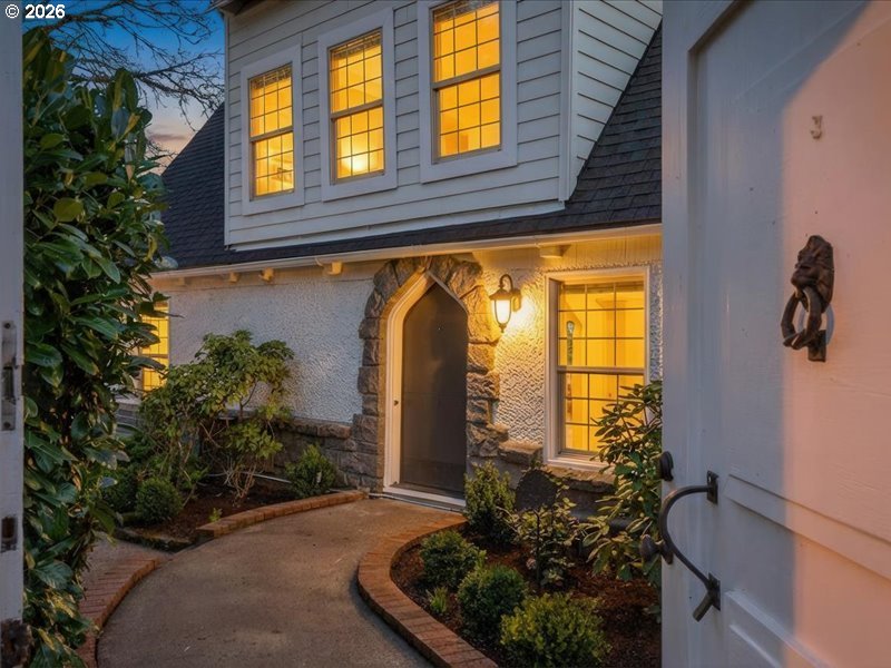 10150 South Riverside Drive Portland, OR 97219 - Photo 40 of 48 Gallery Image 40