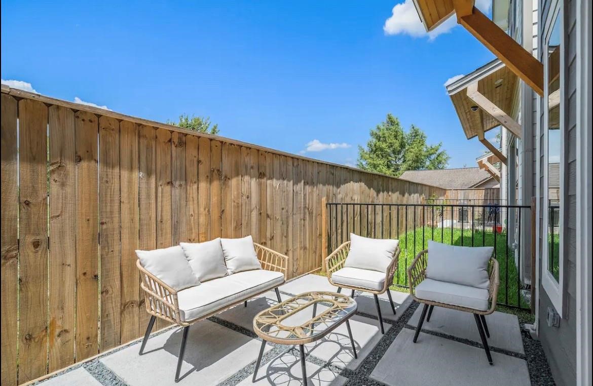 3703 Bolin Road, Unit B Houston, TX 77092 - Photo 21 of 22 a balcony with table and chairs
