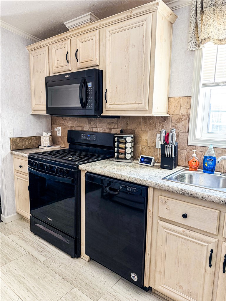 14 Hemlock Road Glocester, RI 02814 - Photo 7 of 24