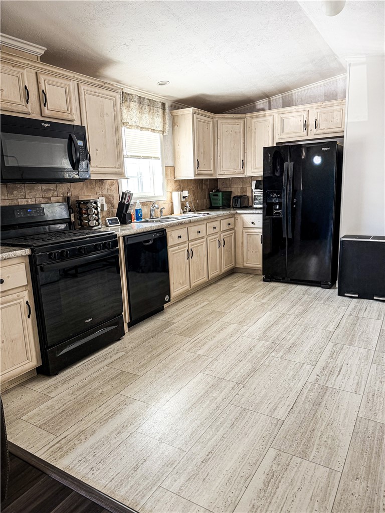 14 Hemlock Road Glocester, RI 02814 - Photo 9 of 24