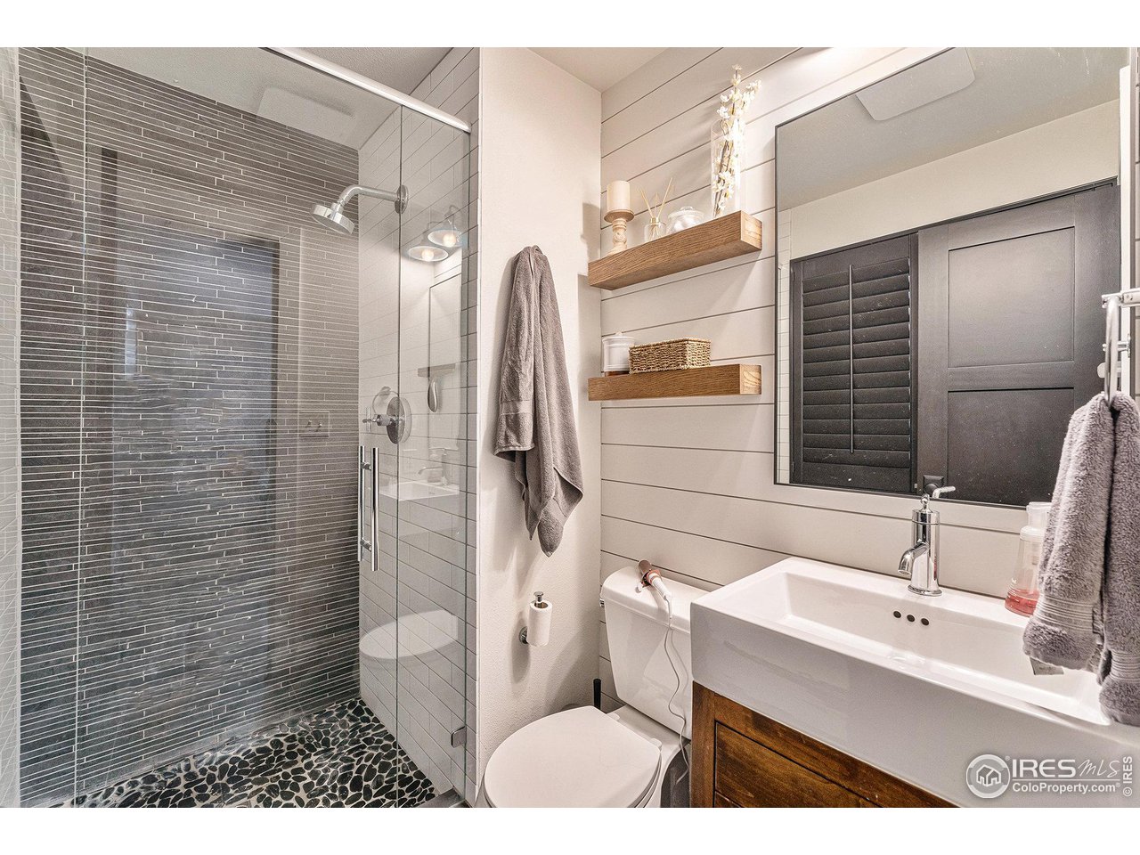 13700 Crabapple Road Golden, CO 80401 - Photo 19 of 39 a bathroom with a sink a toilet and shower
