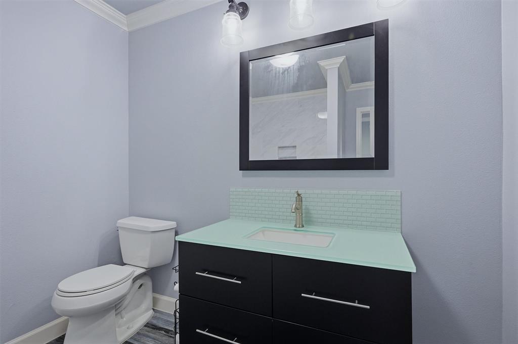 1861-1 Roland Road Whitesboro, TX 76273 - Photo 17 of 39 Bathroom.