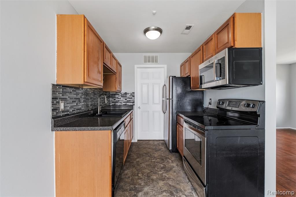 42564 Saratoga Road, Unit 31 Canton, MI 48187 - Photo 13 of 26