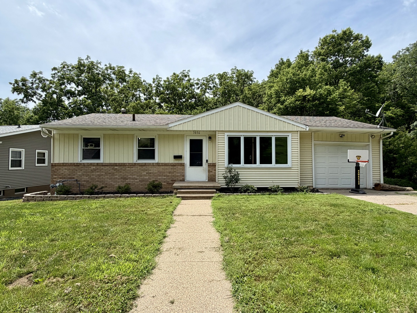 3036 Tower Road Clinton, IA 52732 - Photo 1 of 19