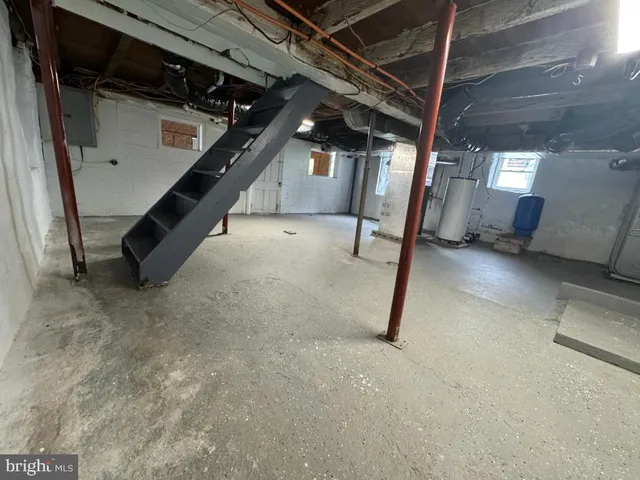 a view of a livingroom with window