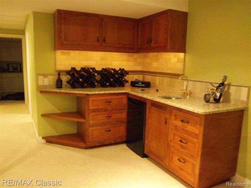 577 Snowfall Court, Unit 48 Howell, MI 48843 - Photo 18 of 24 Wet Bar.JPG
