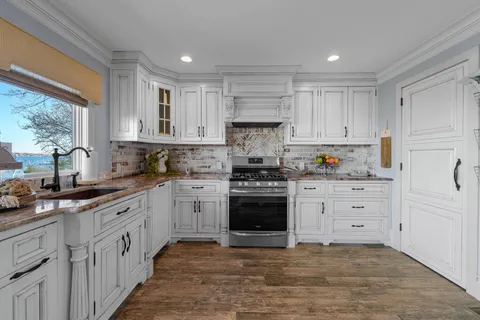 $6,950,000 | 278 West West Lake Drive, Montauk, NY 11954