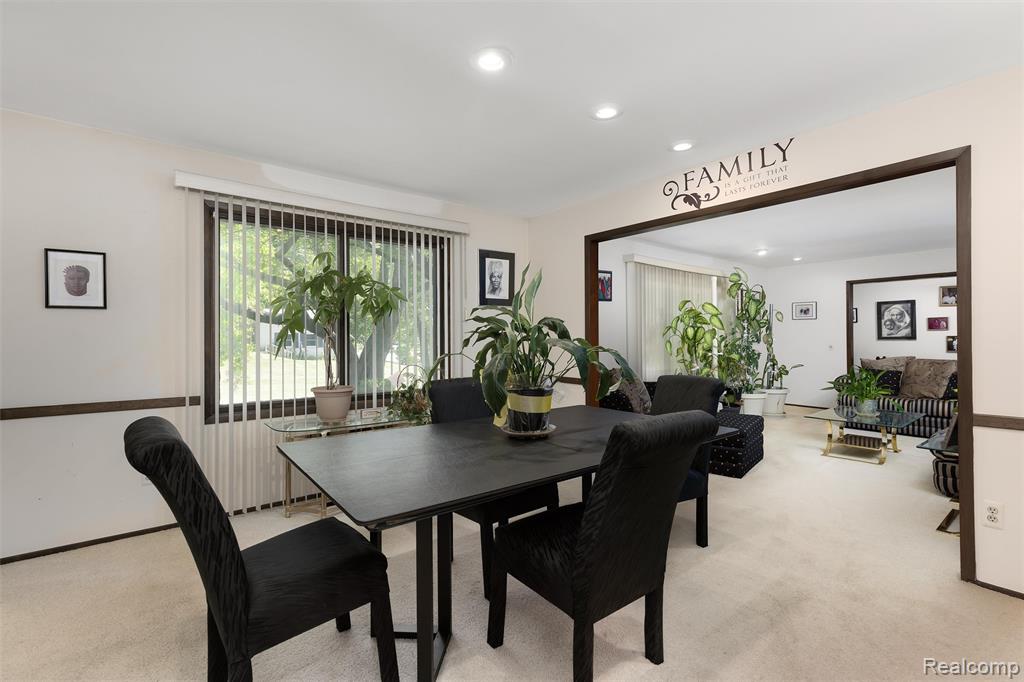 31017 Carriage Hill Road Farmington Hills, MI 48331 - Photo 14 of 39
