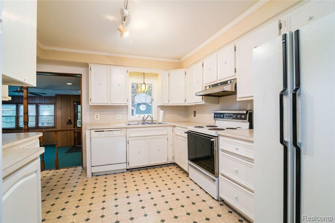 407 North Castell Avenue Rochester, MI 48307 - Photo 6 of 23 Castell-7_preview.jpeg