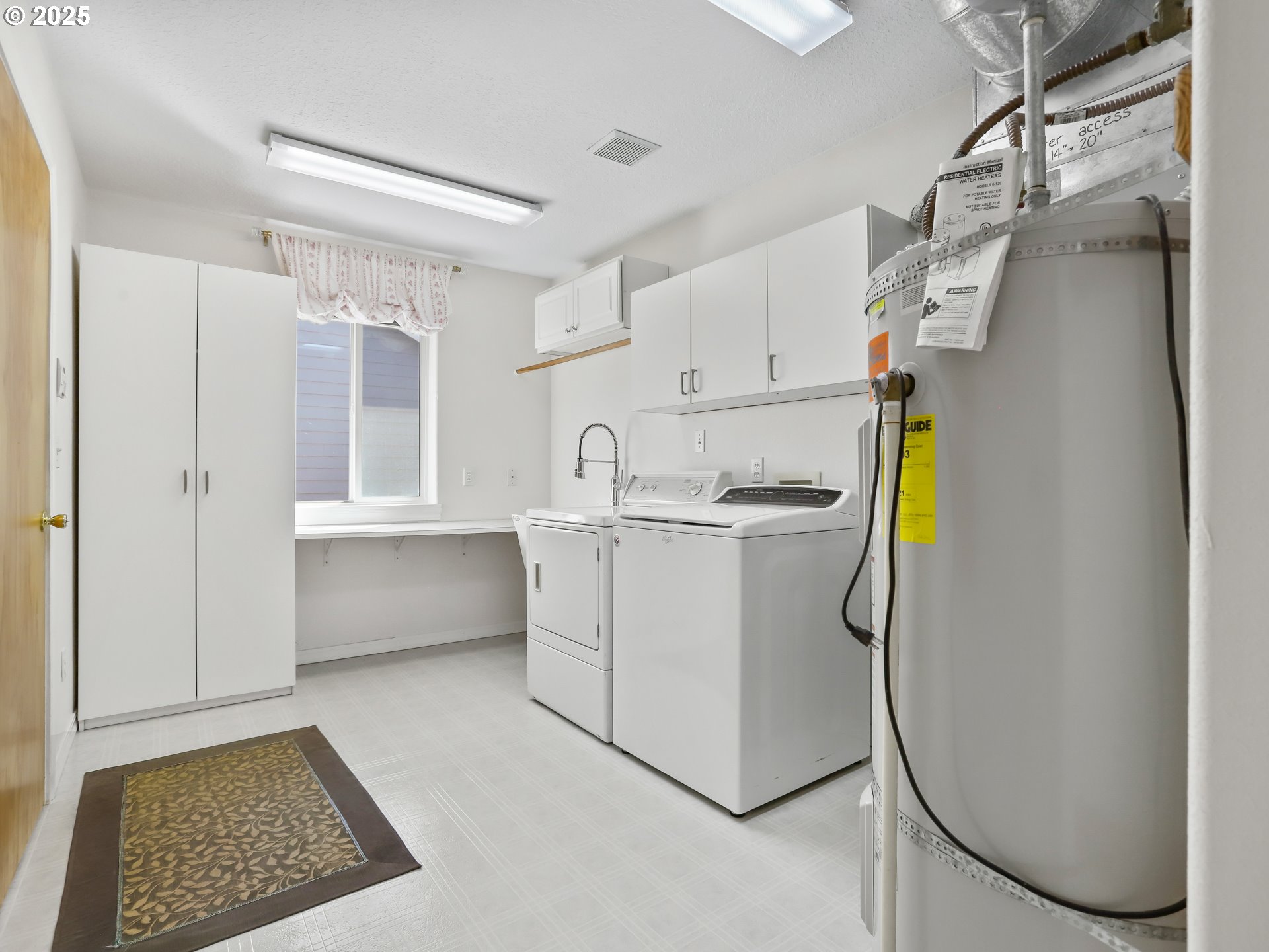 17265 Amber Lane Sandy, OR 97055 - Photo 41 of 46 a kitchen with a white stove a refrigerator and a sink